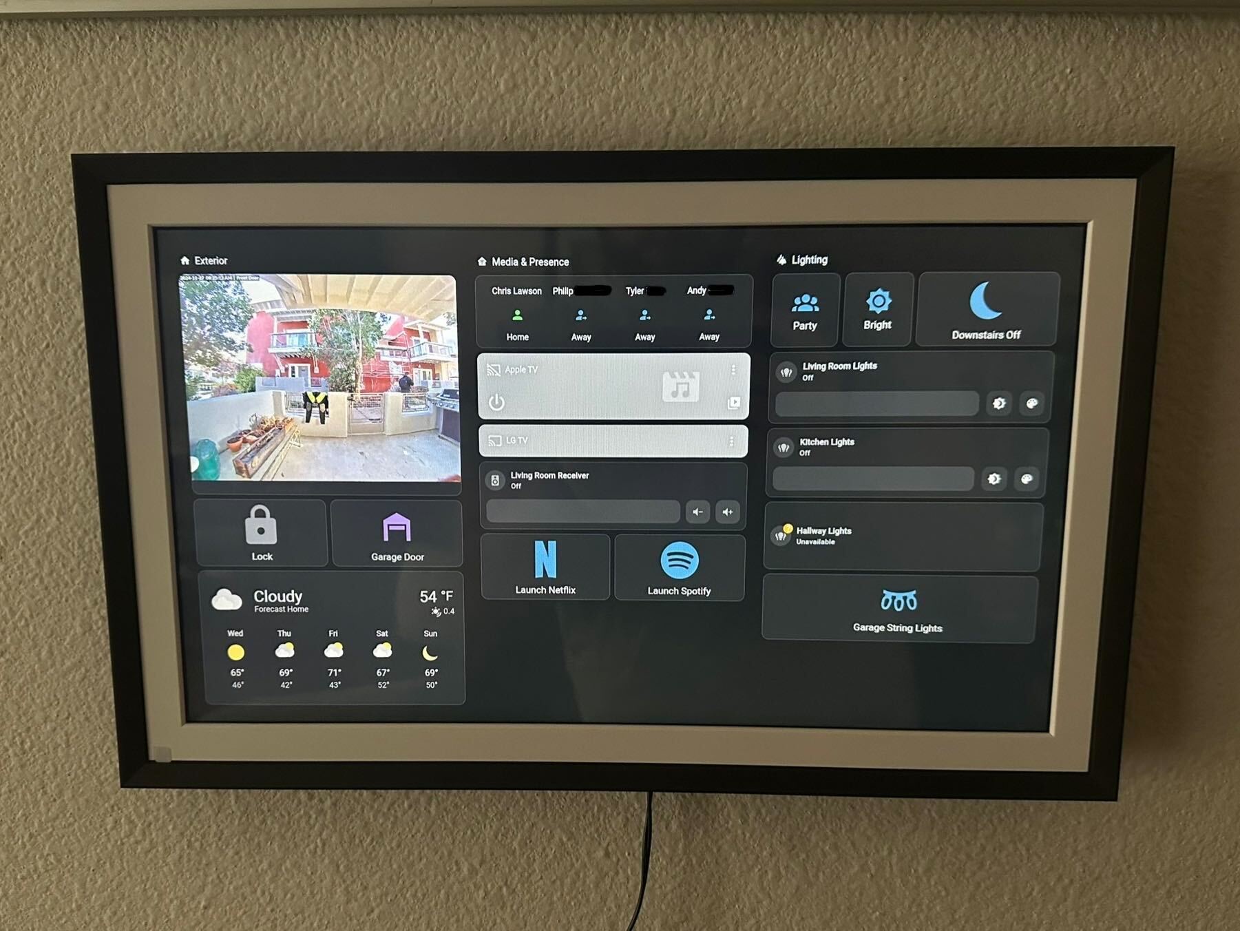 Nexfoto frame running Fully Kiosk Browser with Home Assistant