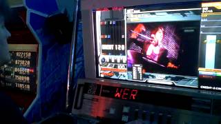 Carpal Tunnel? Never heard of it! - Beatmania IIDX20 Tricoro at Super Arcade - This guy is sick